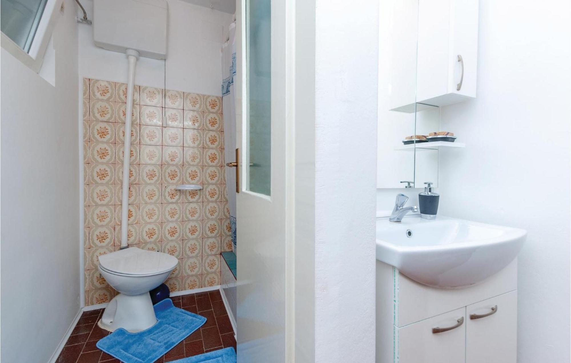Beautiful Apartment In Jadrija With Kitchen Bagian luar foto