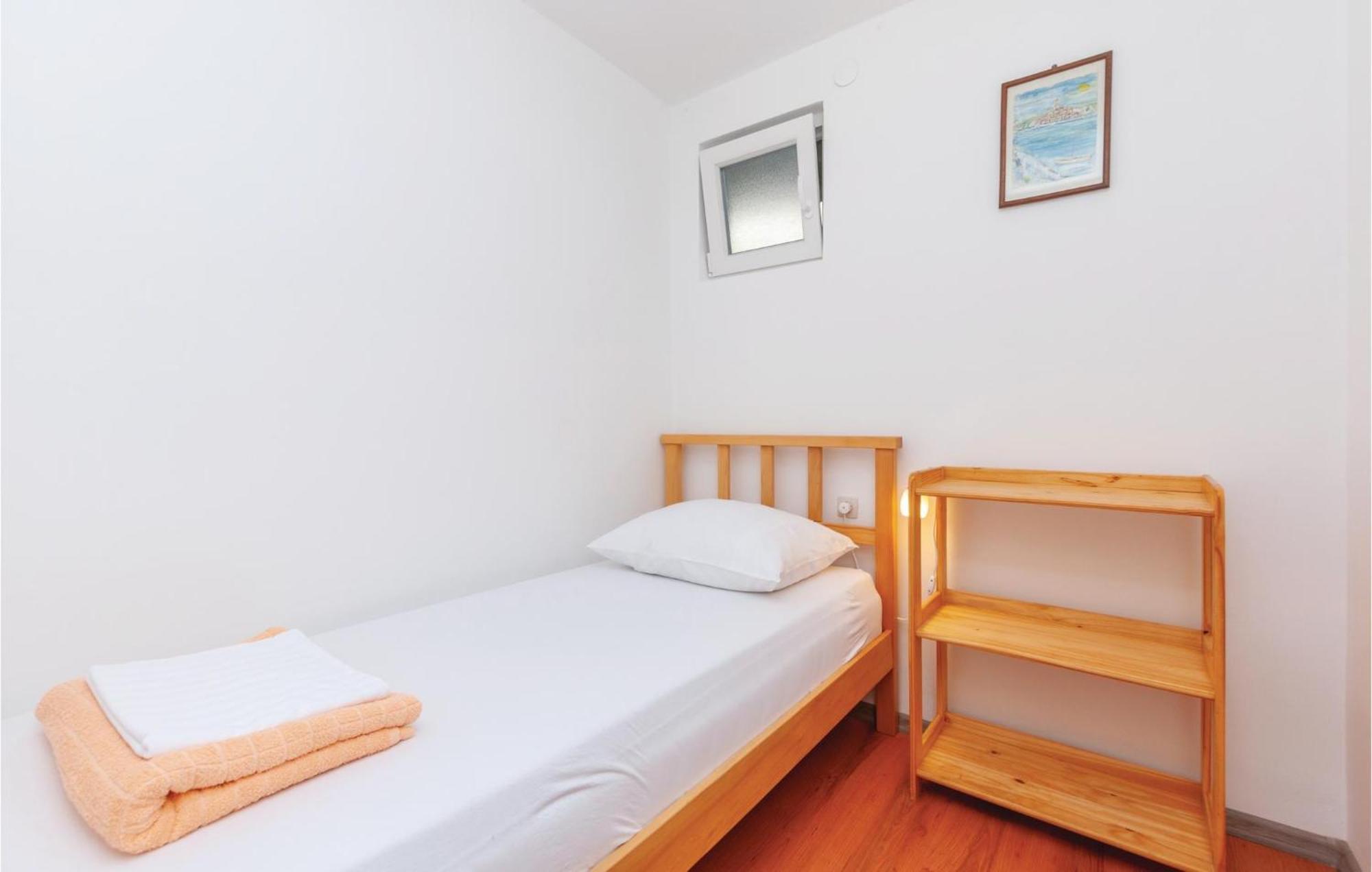 Beautiful Apartment In Jadrija With Kitchen Bagian luar foto