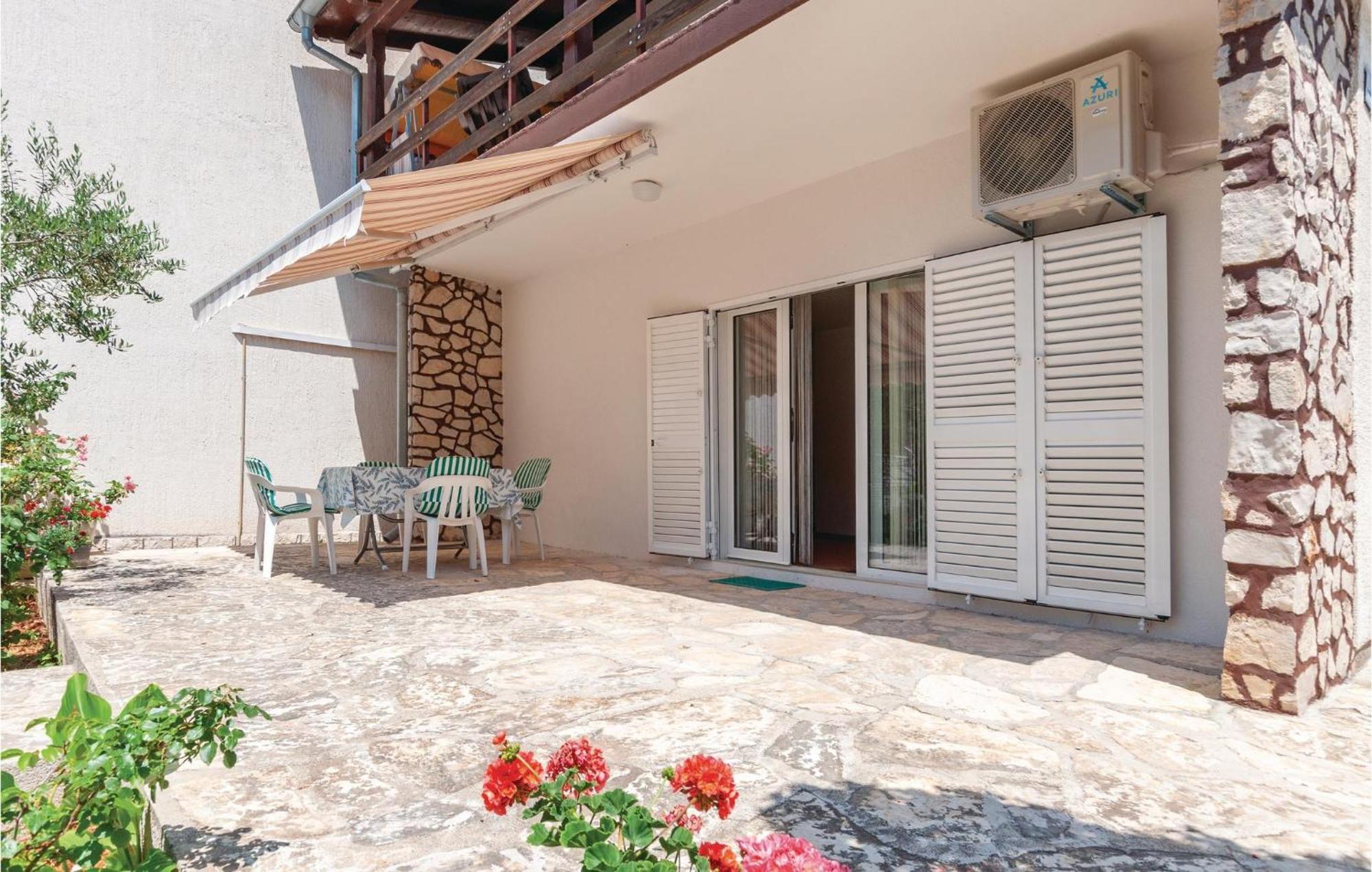 Beautiful Apartment In Jadrija With Kitchen Bagian luar foto